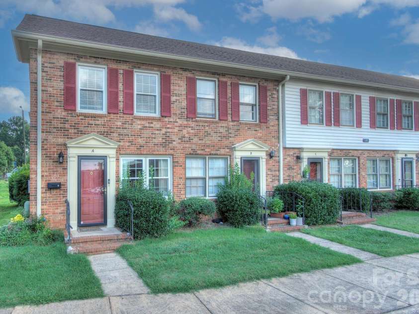6242 Old Pineville Road, Charlotte, NC 28217.  MLS# CAR4402504, YatesRealty ID 38068. 