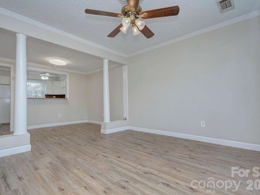 6242 Old Pineville Road, Charlotte, NC 28217.  MLS# CAR4402504, YatesRealty ID 38068. 