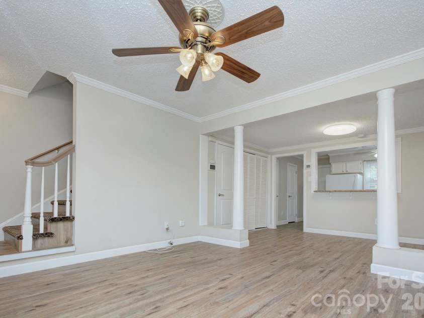 6242 Old Pineville Road, Charlotte, NC 28217.  MLS# CAR4402504, YatesRealty ID 38068. 