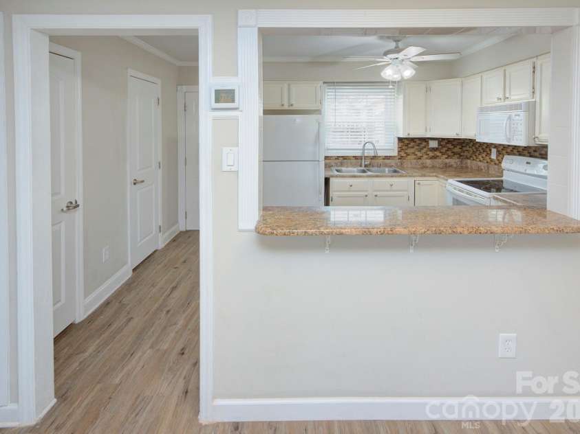 6242 Old Pineville Road, Charlotte, NC 28217.  MLS# CAR4402504, YatesRealty ID 38068. 