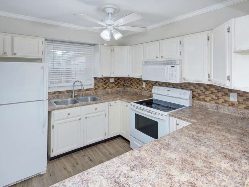 6242 Old Pineville Road, Charlotte, NC 28217.  MLS# CAR4402504, YatesRealty ID 38068. 