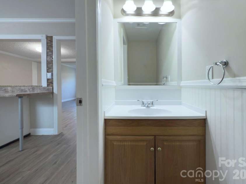6242 Old Pineville Road, Charlotte, NC 28217.  MLS# CAR4402504, YatesRealty ID 38068. 