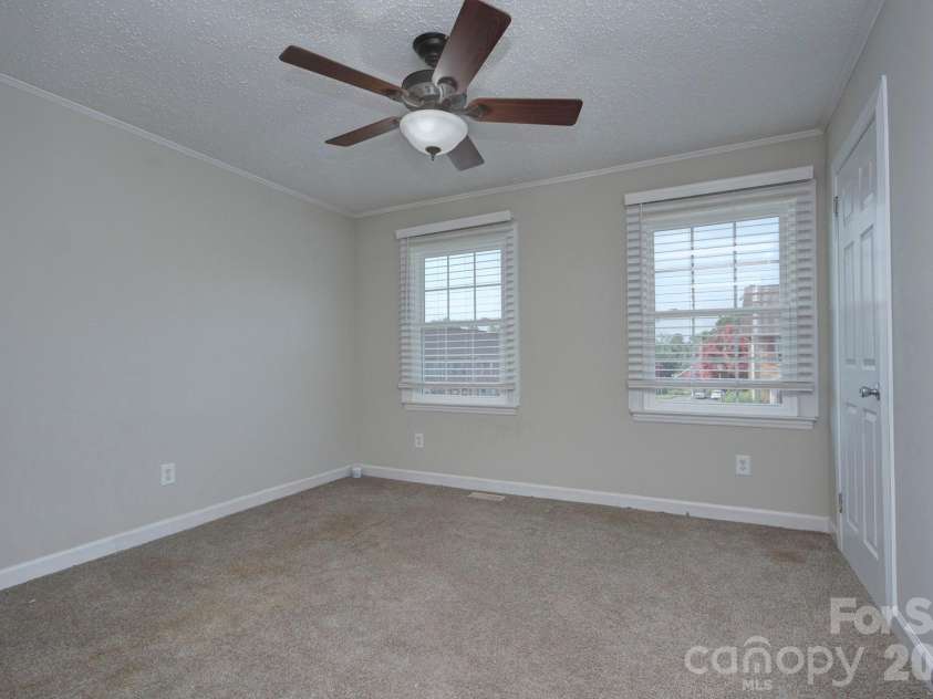 6242 Old Pineville Road, Charlotte, NC 28217.  MLS# CAR4402504, YatesRealty ID 38068. 