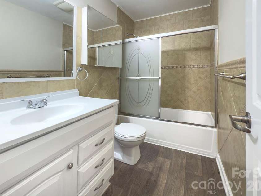 6242 Old Pineville Road, Charlotte, NC 28217.  MLS# CAR4402504, YatesRealty ID 38068. 