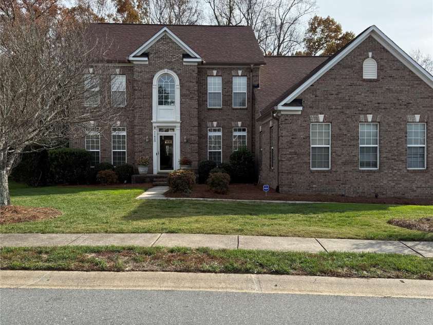 11620 Foggy Bank Lane, Charlotte, NC 28214.  MLS# CAR4204252, YatesRealty ID 3807. 