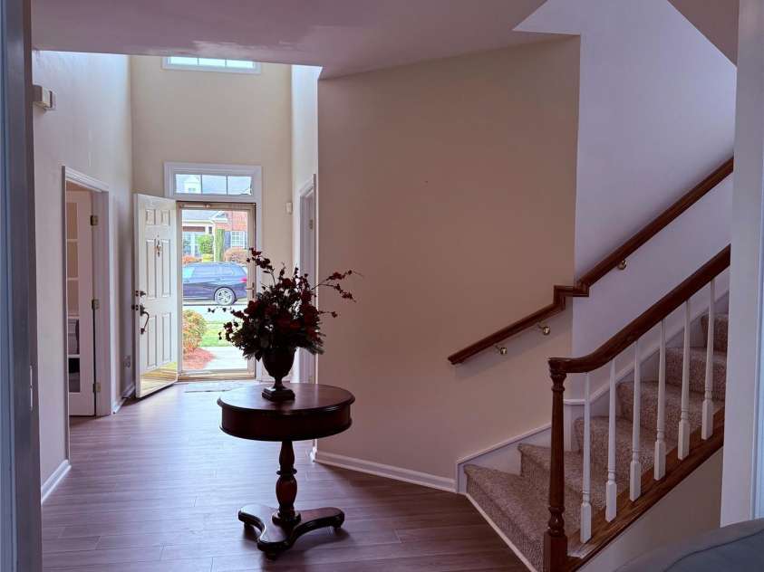 11620 Foggy Bank Lane, Charlotte, NC 28214.  MLS# CAR4204252, YatesRealty ID 3807. Spacious entry hall