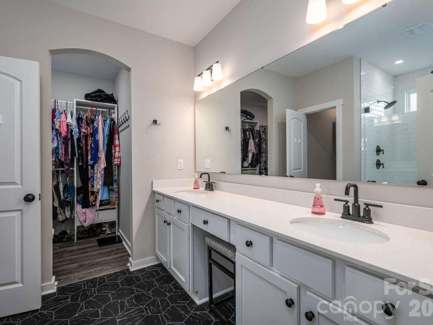 5207 Piedmont Run Road, Mount Holly, NC 28120.  MLS# CAR4347041, YatesRealty ID 3807. Primary Bath