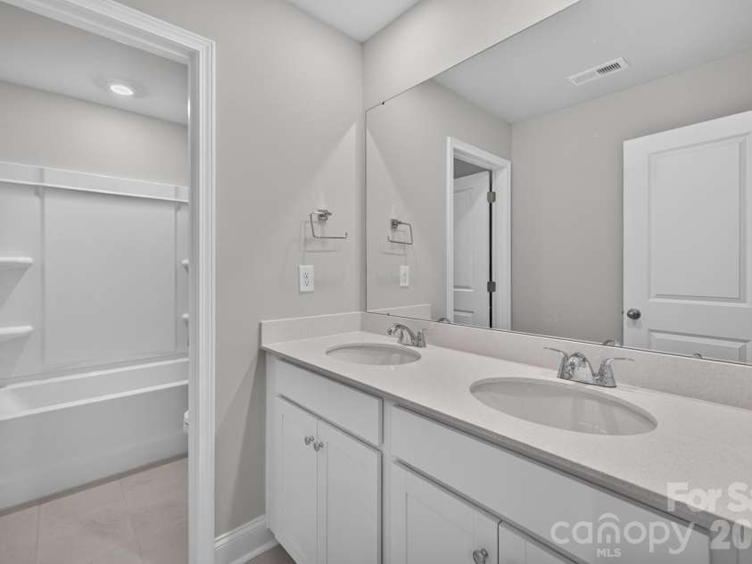 1039 Rocking Horse Road, Indian Trail, NC 28079.  MLS# CAR4370781, YatesRealty ID 38079. Hall Bath