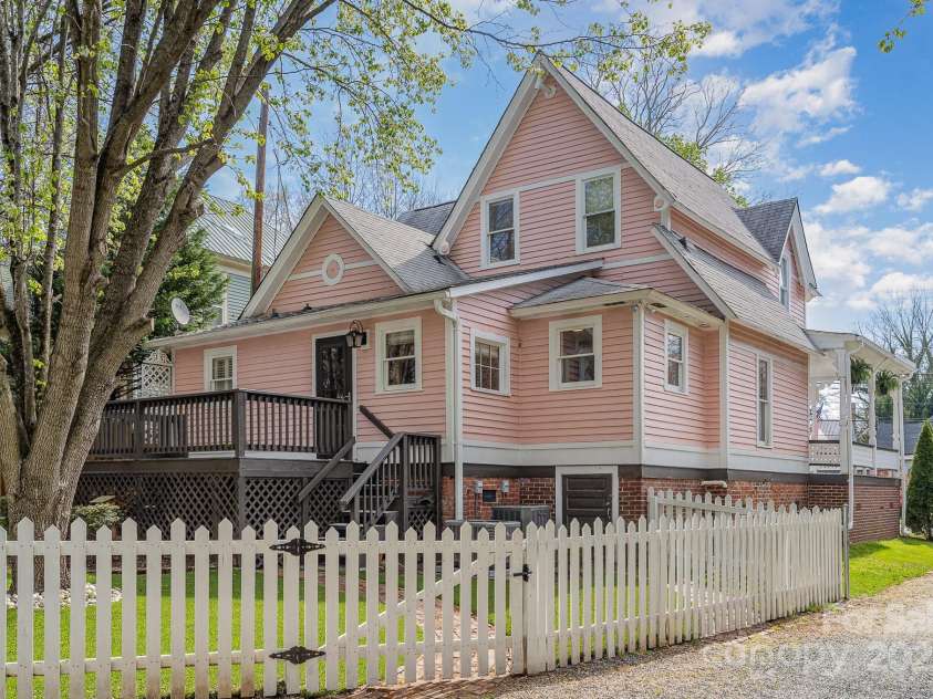 820 Main Street, Salisbury, NC 28144.  MLS# CAR4240190, YatesRealty ID 3808. 