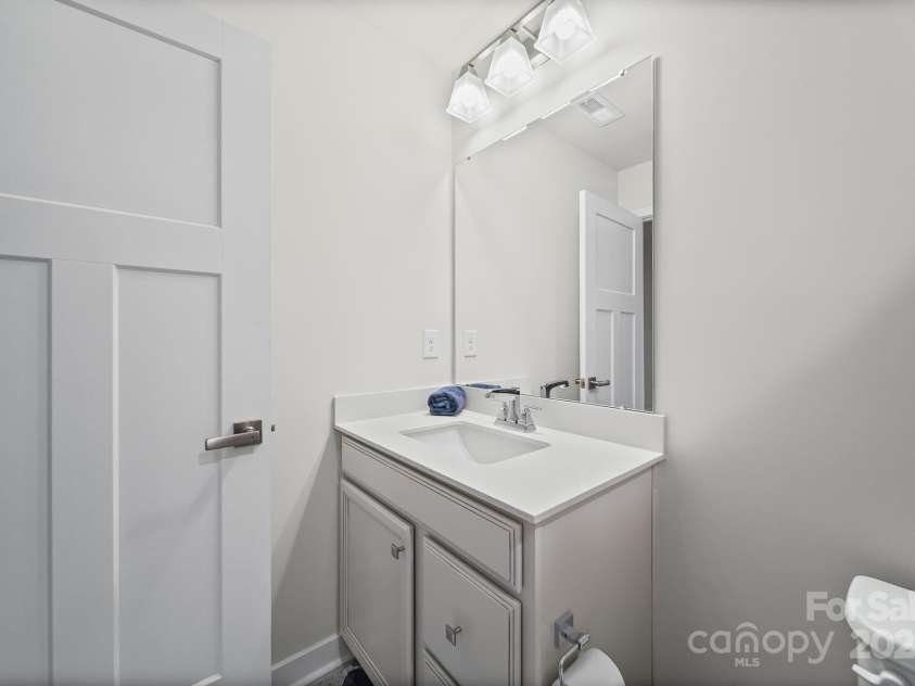 956 Prince Garrett Way, Denver, NC 28037.  MLS# CAR4321758, YatesRealty ID 3808. 1/2 bath on main 