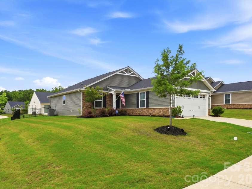 620 Grandiflora Avenue, Lancaster, SC 29720.  MLS# CAR4386320, YatesRealty ID 38081. 