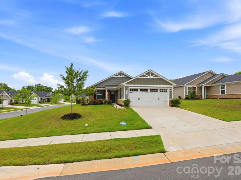 620 Grandiflora Avenue, Lancaster, SC 29720.  MLS# CAR4386320, YatesRealty ID 38081. 
