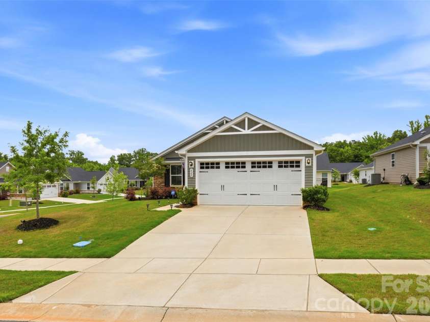 620 Grandiflora Avenue, Lancaster, SC 29720.  MLS# CAR4386320, YatesRealty ID 38081. 