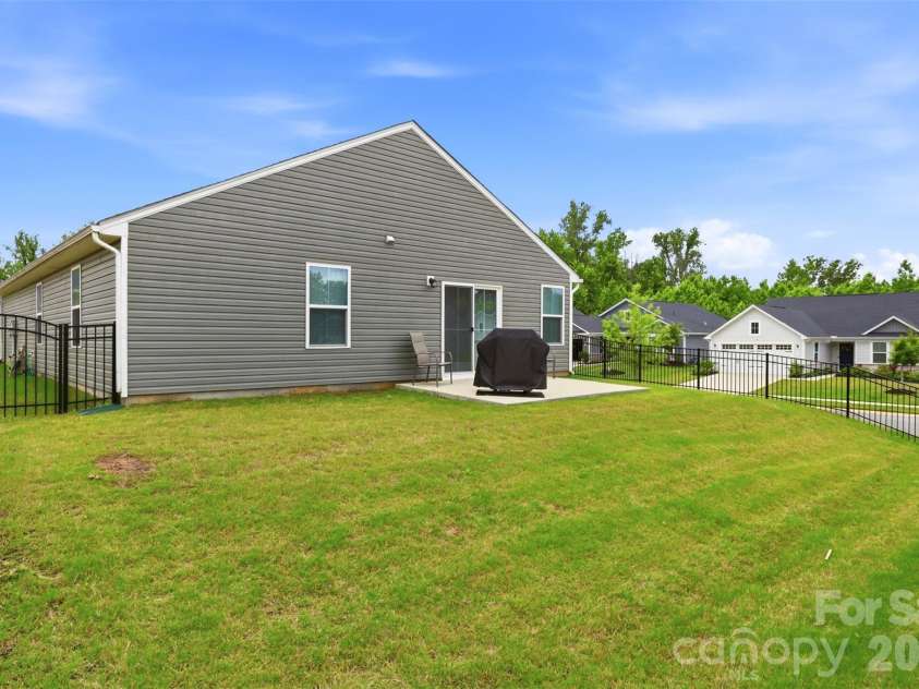 620 Grandiflora Avenue, Lancaster, SC 29720.  MLS# CAR4386320, YatesRealty ID 38081. 
