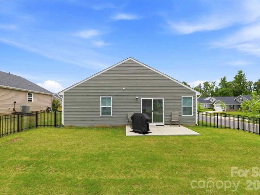 620 Grandiflora Avenue, Lancaster, SC 29720.  MLS# CAR4386320, YatesRealty ID 38081. 