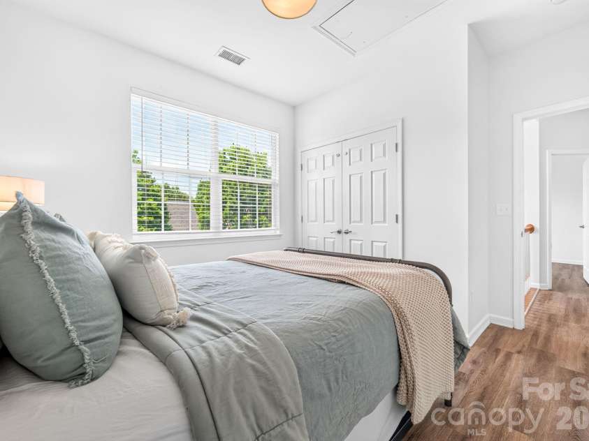 10109 Halkirk Manor Lane, Charlotte, NC 28278.  MLS# CAR4392732, YatesRealty ID 38085. 