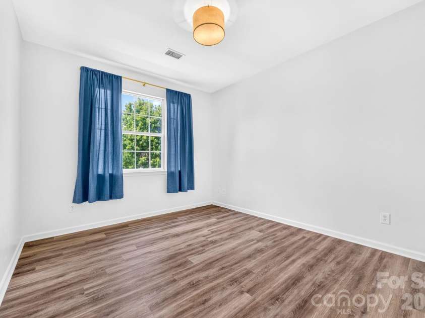 10109 Halkirk Manor Lane, Charlotte, NC 28278.  MLS# CAR4392732, YatesRealty ID 38085. 