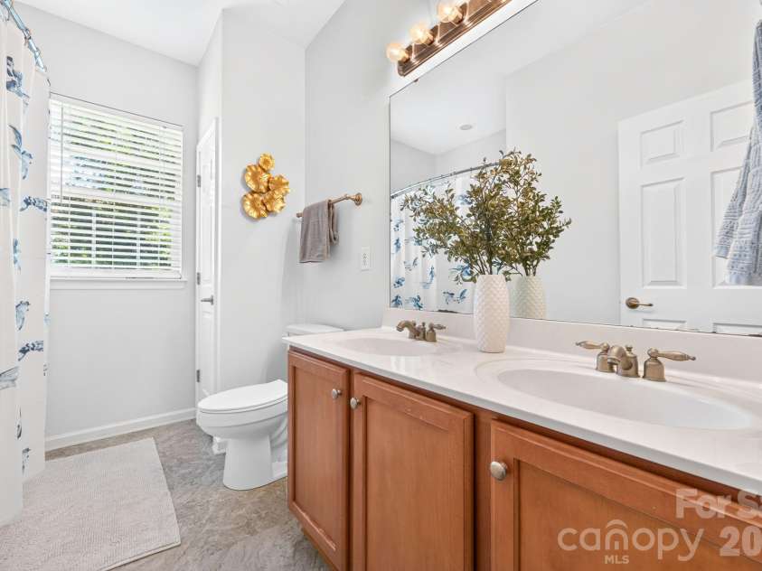 10109 Halkirk Manor Lane, Charlotte, NC 28278.  MLS# CAR4392732, YatesRealty ID 38085. 