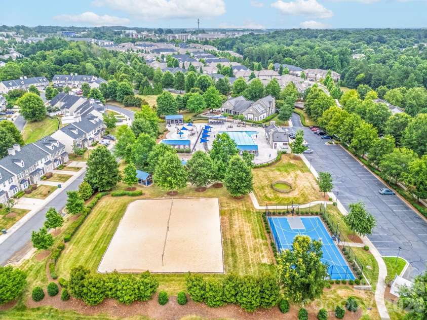 10109 Halkirk Manor Lane, Charlotte, NC 28278.  MLS# CAR4392732, YatesRealty ID 38085. 