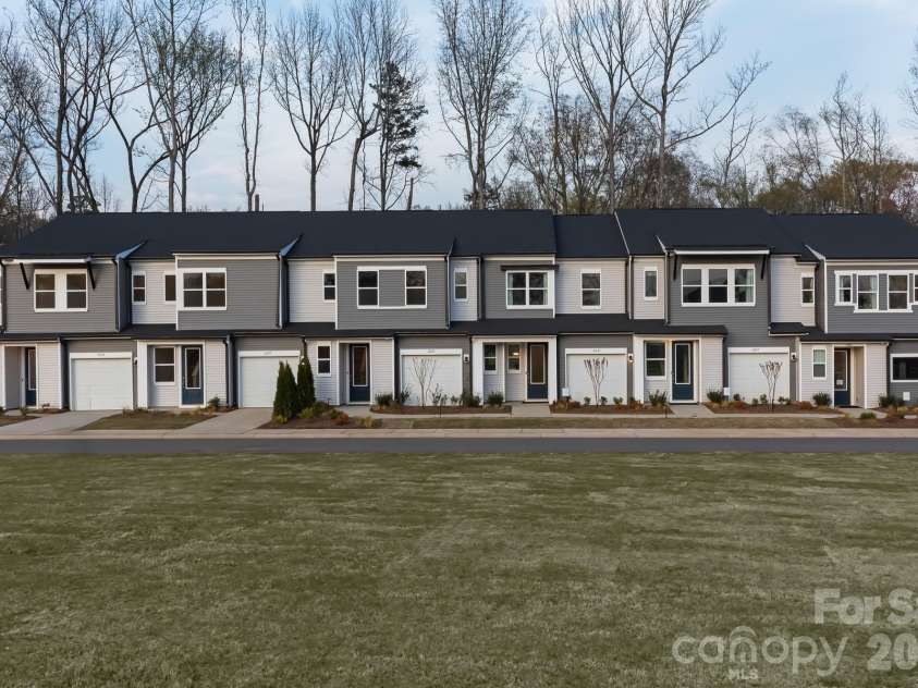 6029 Longar Lane, Charlotte, NC 28269.  MLS# CAR4400049, YatesRealty ID 38088. 