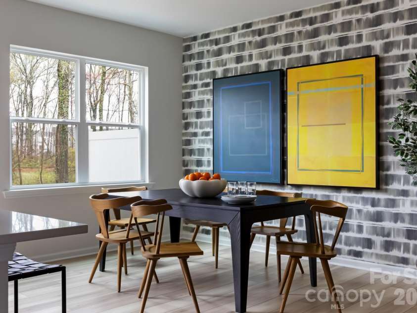6029 Longar Lane, Charlotte, NC 28269.  MLS# CAR4400049, YatesRealty ID 38088. Dining space