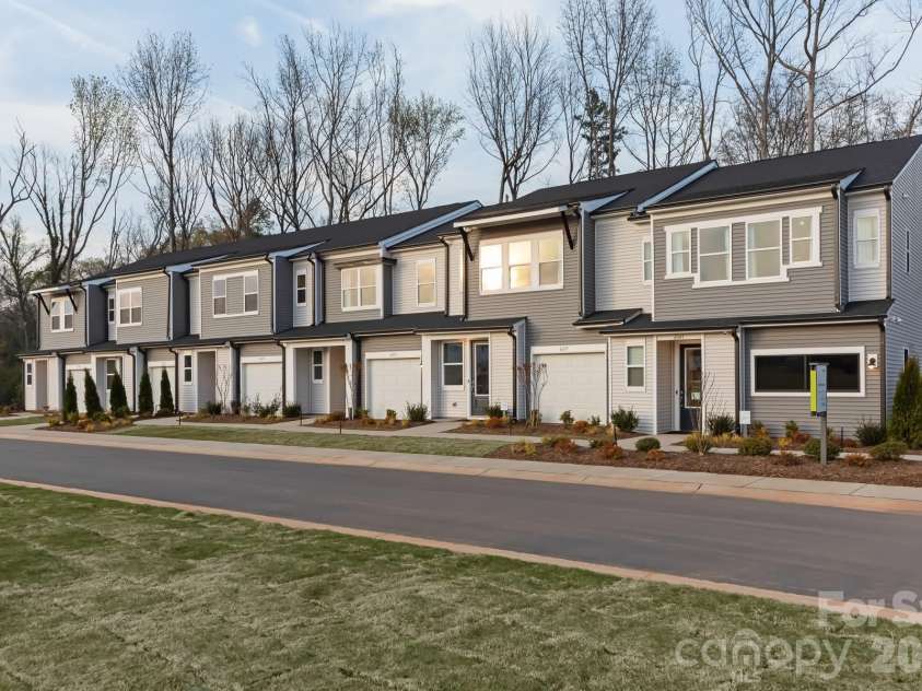 6029 Longar Lane, Charlotte, NC 28269.  MLS# CAR4400049, YatesRealty ID 38088. Low maintenance living