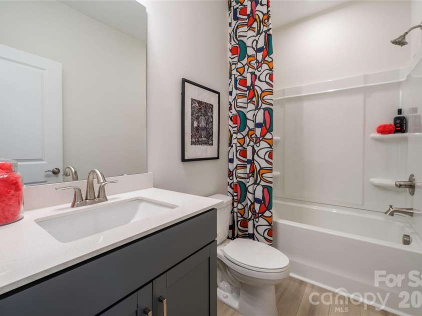 6029 Longar Lane, Charlotte, NC 28269.  MLS# CAR4400049, YatesRealty ID 38088. Secondary bathroom