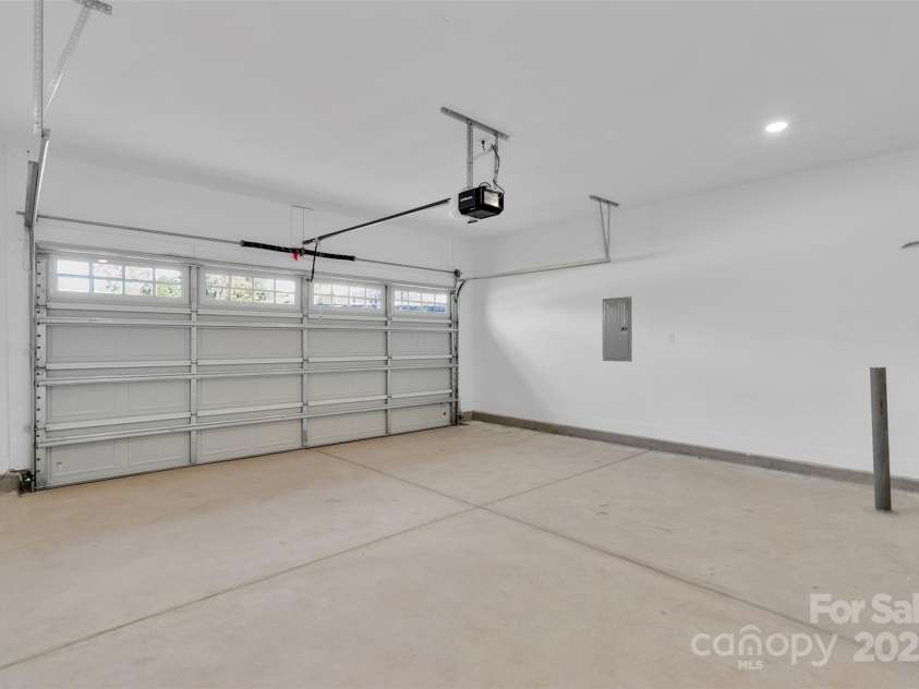 3208 Auten Avenue, Charlotte, NC 28269.  MLS# CAR4333770, YatesRealty ID 3809. Garage