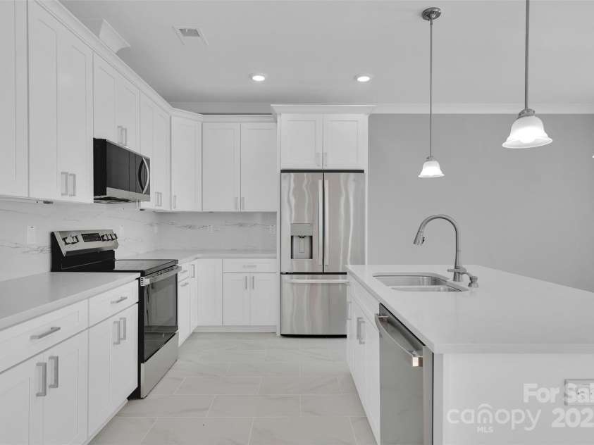 3208 Auten Avenue, Charlotte, NC 28269.  MLS# CAR4333770, YatesRealty ID 3809. Kitchen