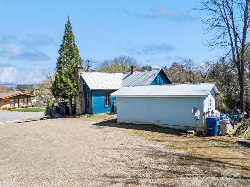 442 and 440 Walnut Street, Waynesville, NC 28786.  MLS# CAR4241877, YatesRealty ID 3809. 
