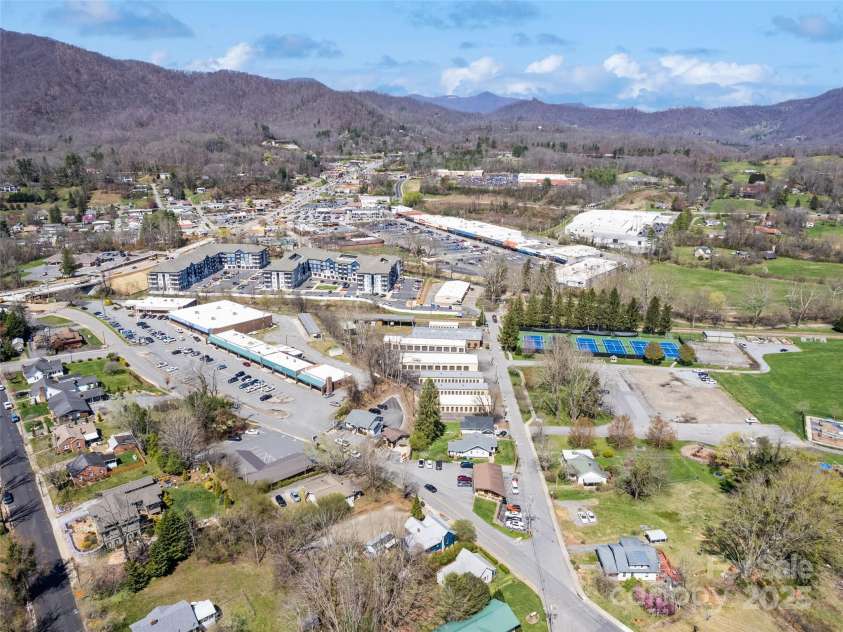 442 and 440 Walnut Street, Waynesville, NC 28786.  MLS# CAR4241877, YatesRealty ID 3809. 