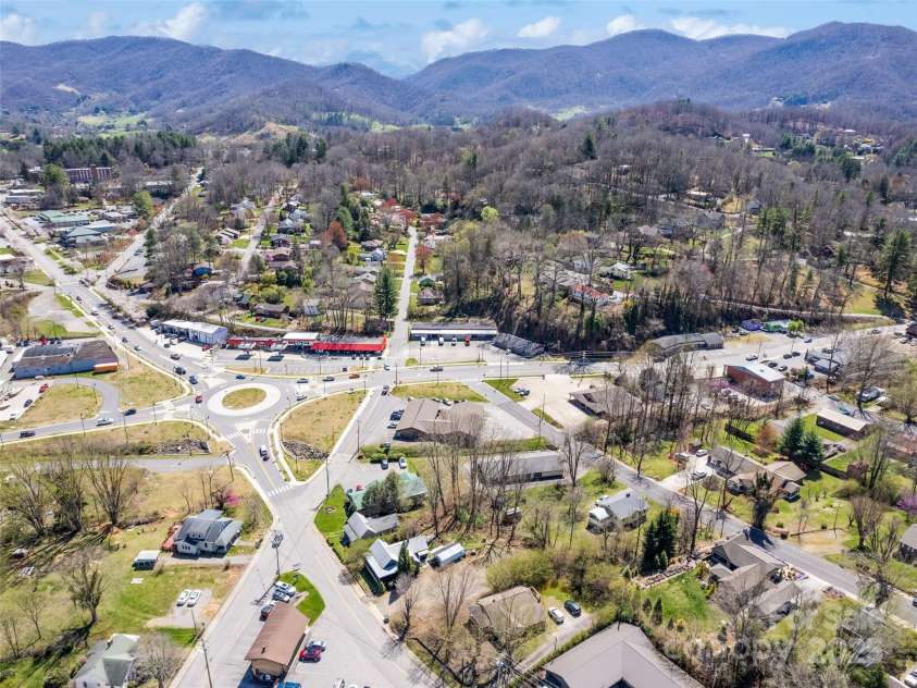 442 and 440 Walnut Street, Waynesville, NC 28786.  MLS# CAR4241877, YatesRealty ID 3809. 