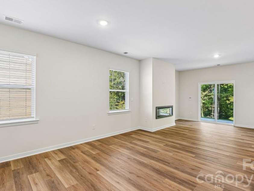 580 Dazzle Loop, Newton, NC 28568.  MLS# CAR4401845, YatesRealty ID 38090. 