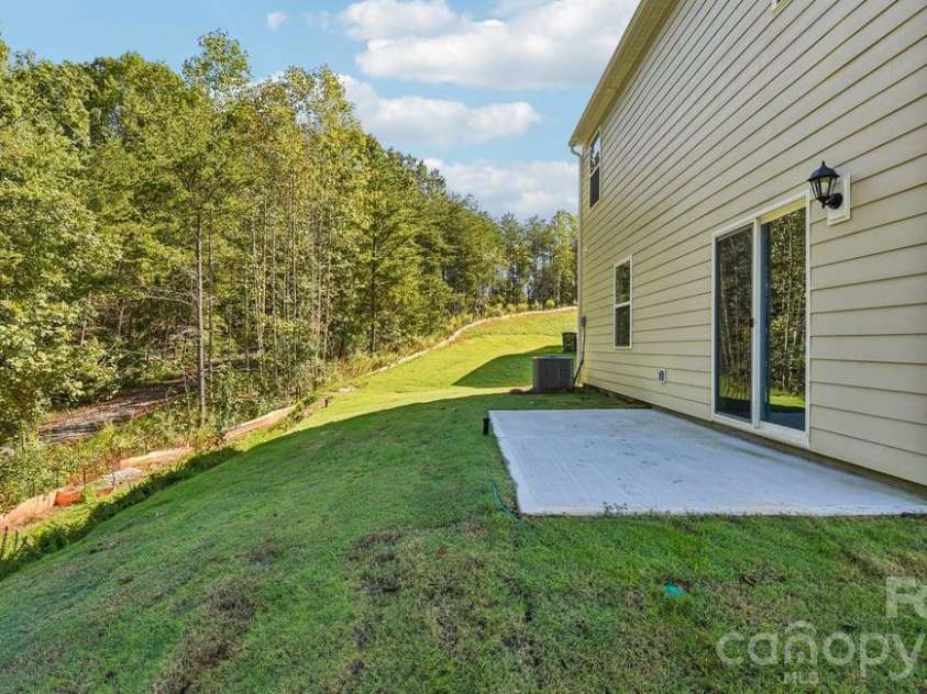 580 Dazzle Loop, Newton, NC 28568.  MLS# CAR4401845, YatesRealty ID 38090. 