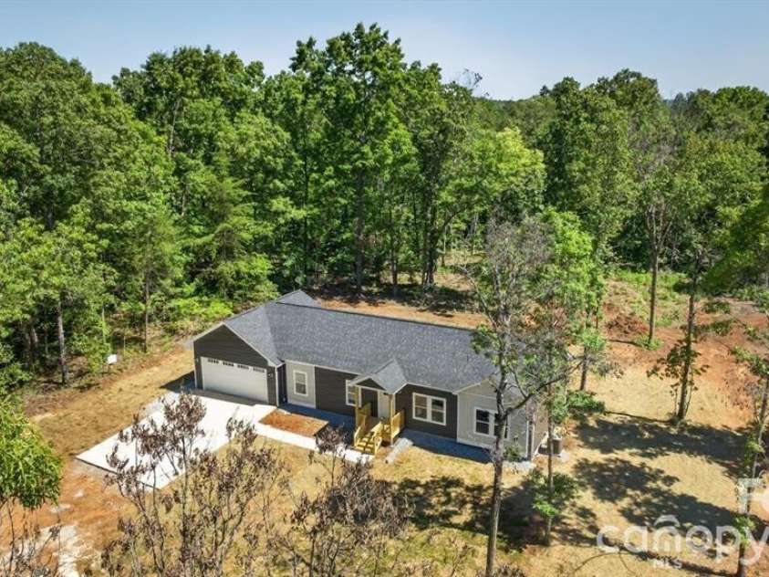 159 Evenfall Lane, Columbus, NC 28722.  MLS# CAR4405102, YatesRealty ID 38098. 