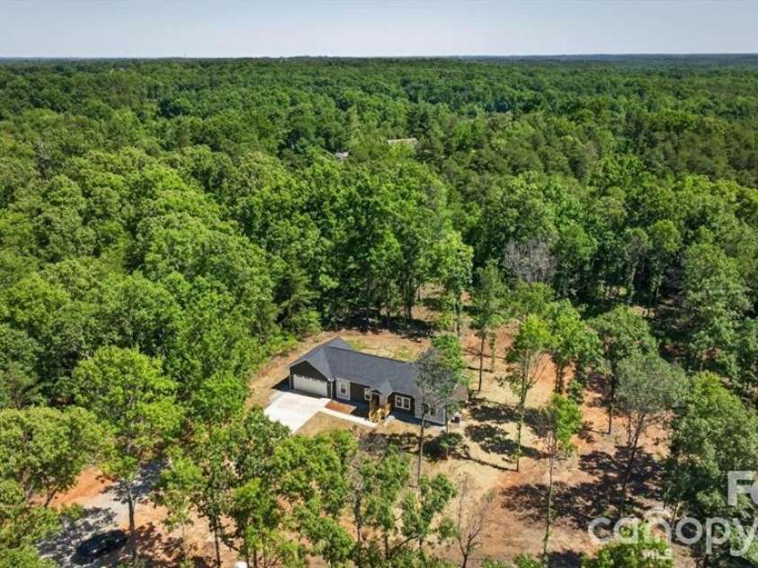 159 Evenfall Lane, Columbus, NC 28722.  MLS# CAR4405102, YatesRealty ID 38098. 