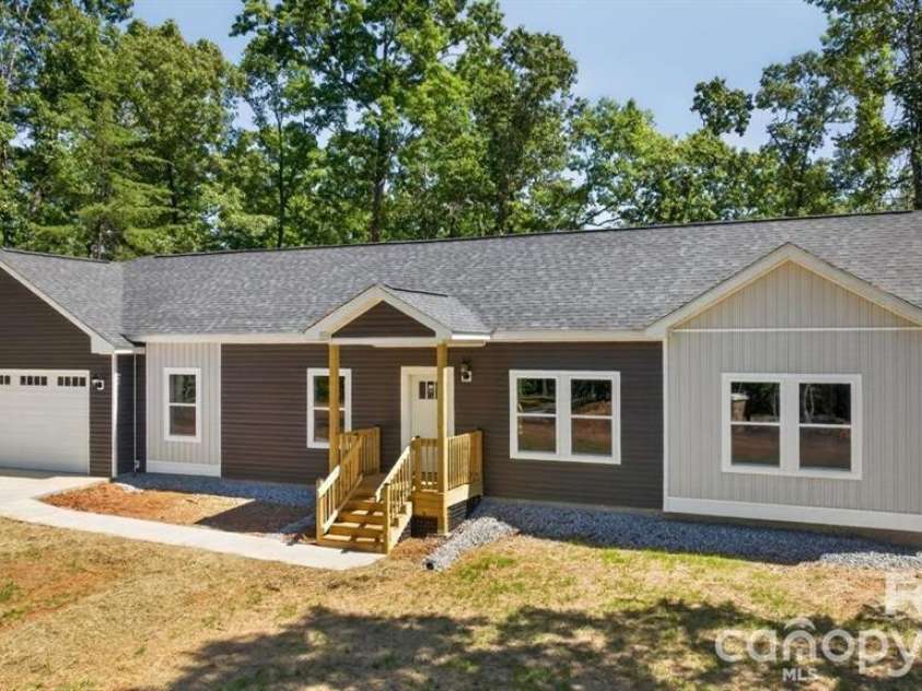 159 Evenfall Lane, Columbus, NC 28722.  MLS# CAR4405102, YatesRealty ID 38098. 