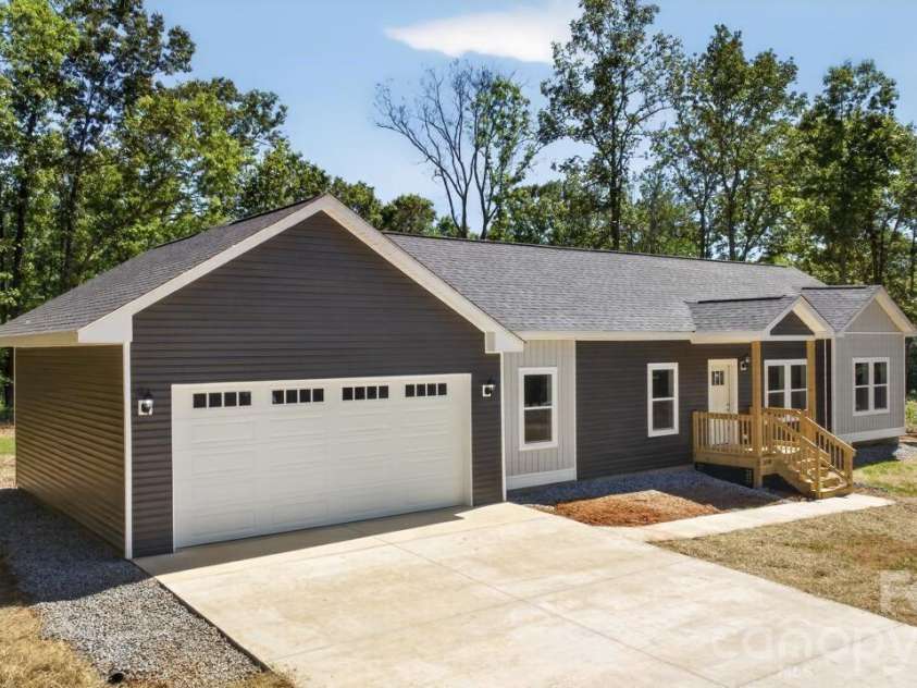 159 Evenfall Lane, Columbus, NC 28722.  MLS# CAR4405102, YatesRealty ID 38098. 