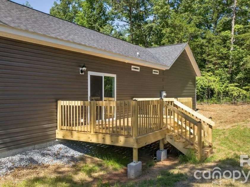 159 Evenfall Lane, Columbus, NC 28722.  MLS# CAR4405102, YatesRealty ID 38098. 