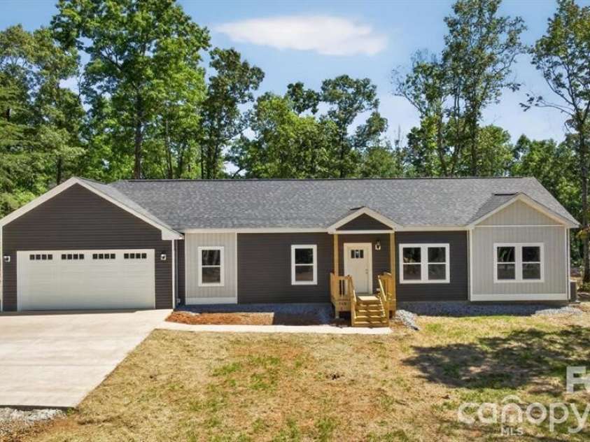 159 Evenfall Lane, Columbus, NC 28722.  MLS# CAR4405102, YatesRealty ID 38098. 