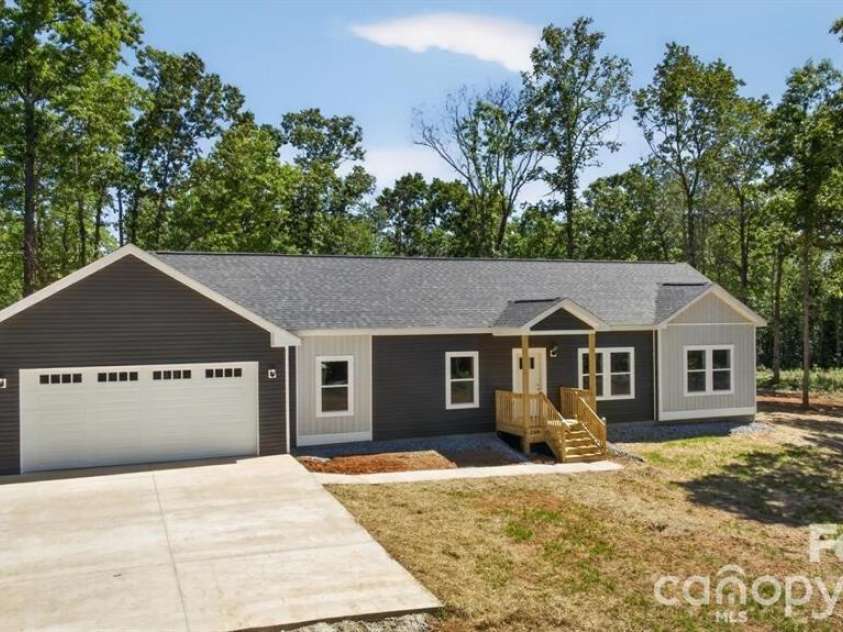 159 Evenfall Lane, Columbus, NC 28722.  MLS# CAR4405102, YatesRealty ID 38098. 