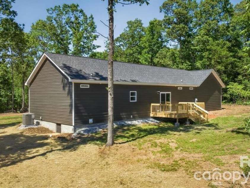 159 Evenfall Lane, Columbus, NC 28722.  MLS# CAR4405102, YatesRealty ID 38098. 