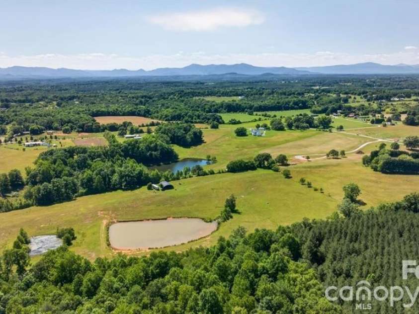 159 Evenfall Lane, Columbus, NC 28722.  MLS# CAR4405102, YatesRealty ID 38098. 