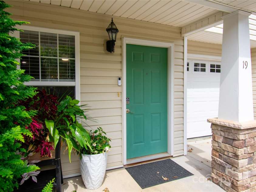 19 Singleton Lane, Fletcher, NC 28732.  MLS# CAR4297574, YatesRealty ID 381. 
