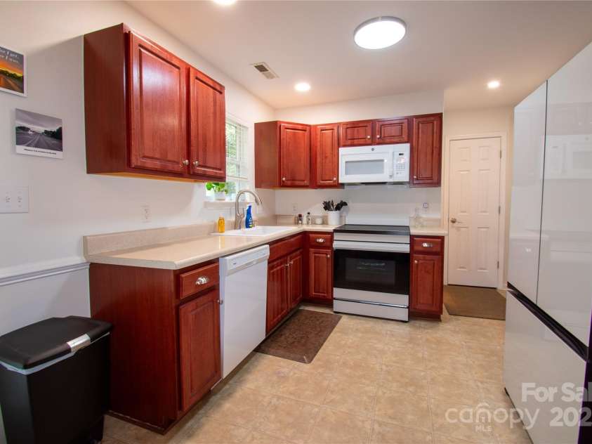 19 Singleton Lane, Fletcher, NC 28732.  MLS# CAR4297574, YatesRealty ID 381. 