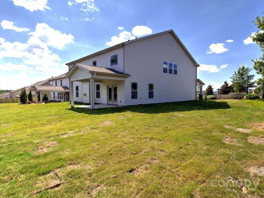 615 Fox Cove Road, Hendersonville, NC 28792.  MLS# CAR4215129, YatesRealty ID 381. 