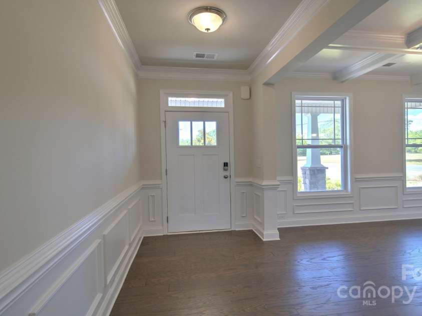 615 Fox Cove Road, Hendersonville, NC 28792.  MLS# CAR4215129, YatesRealty ID 381. 