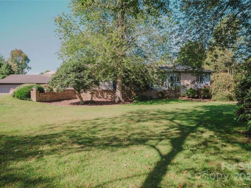 115 Hawkins Creek Road, Hendersonville, NC 28791.  MLS# CAR4295090, YatesRealty ID 3810. 