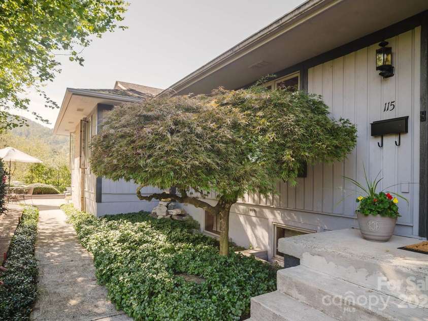 115 Hawkins Creek Road, Hendersonville, NC 28791.  MLS# CAR4295090, YatesRealty ID 3810. 