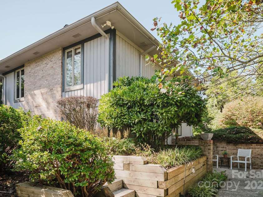 115 Hawkins Creek Road, Hendersonville, NC 28791.  MLS# CAR4295090, YatesRealty ID 3810. 